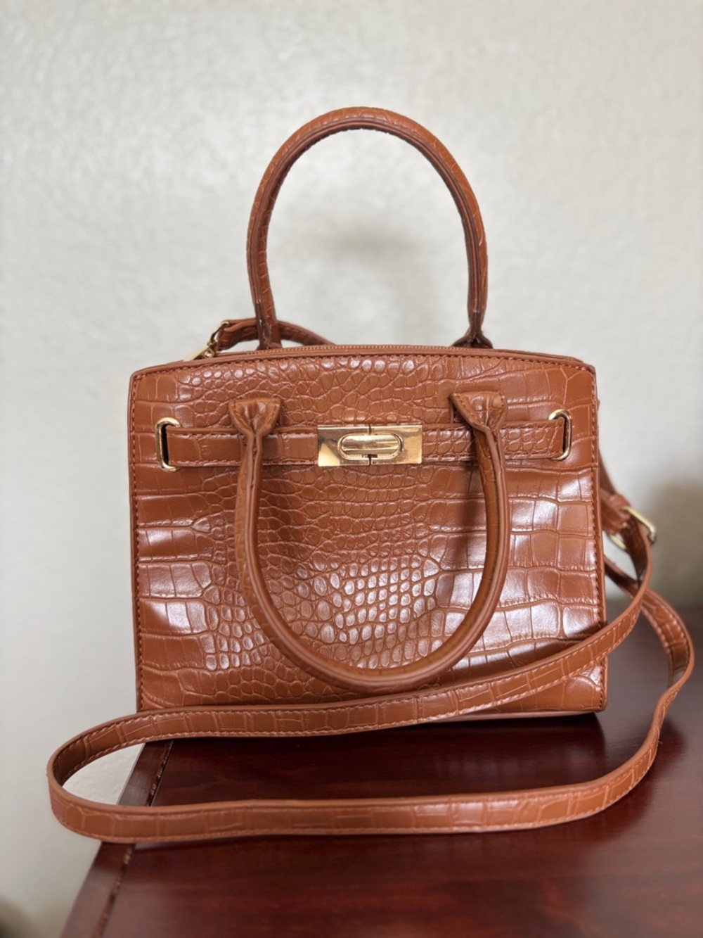 Max tan textured patterned crossbody bag medium size